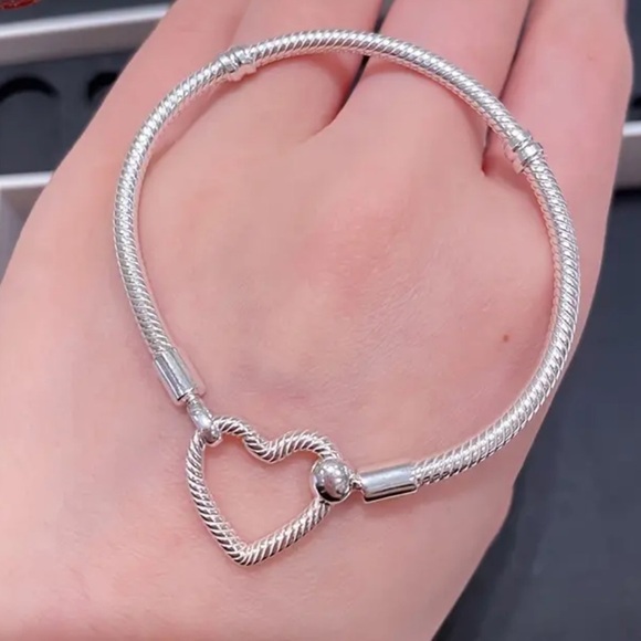 925 Sterling Silver Heart Clasp 1pc Snake Chain Bracelet - Size 7.5”/19c… - Picture 4 of 5
